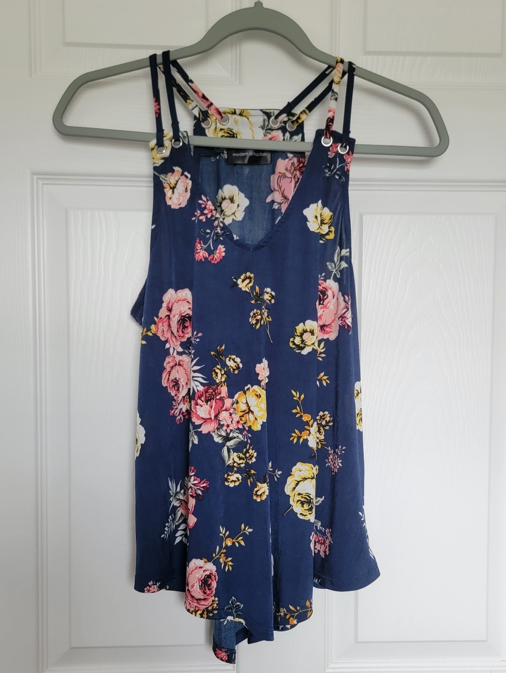 Modern Attraction V Neck Tunic Tank Size Medium